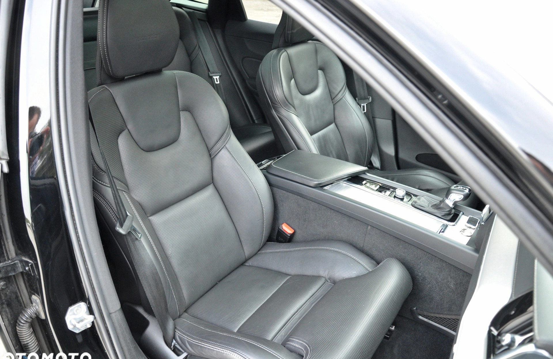 Volvo XC 60 cena 147600 przebieg: 164500, rok produkcji 2020 z Leżajsk małe 781
